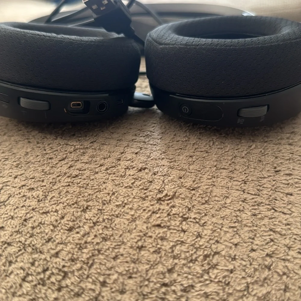 SteelSeries Arctis 5- Black Wireless Bluetooth Gaming Over-Ear Headset